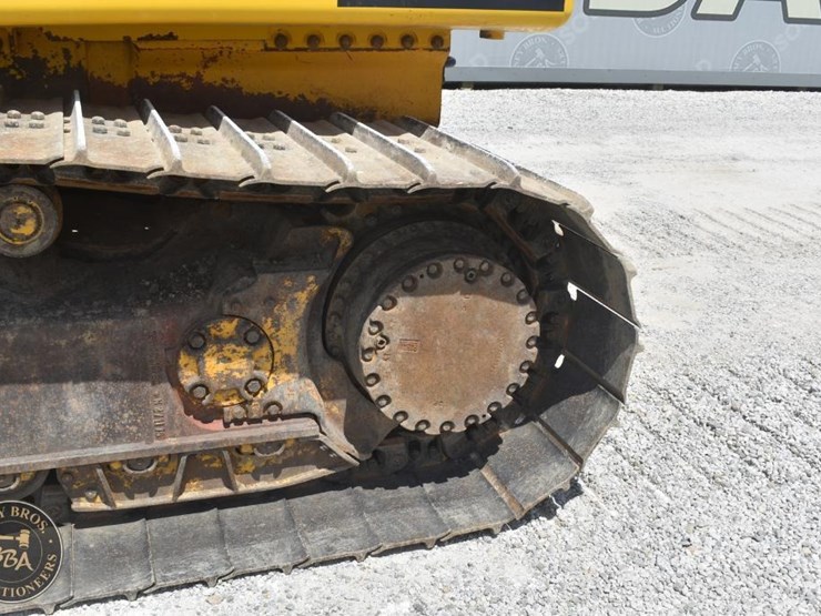 2016-komatsu-d61pxi-24-image-32