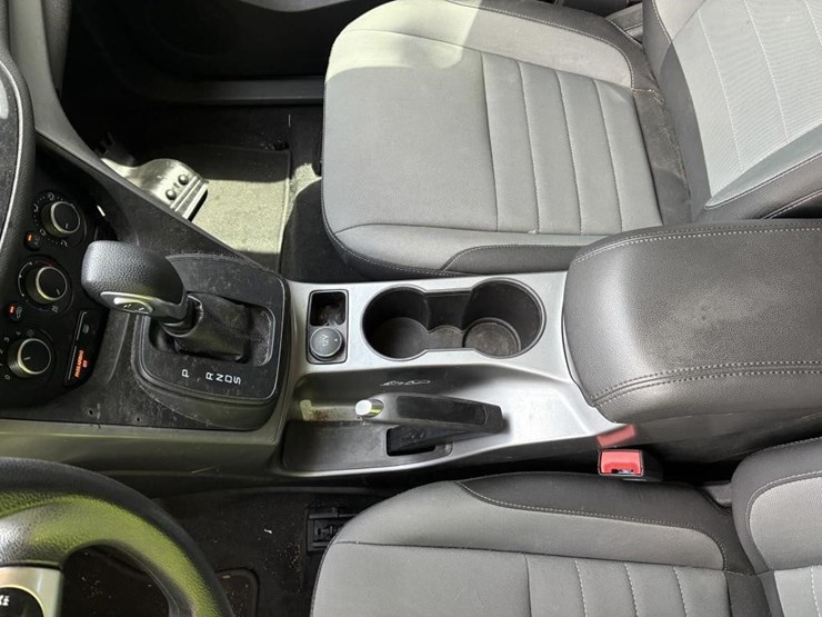 2015-ford-escape-se-image-17