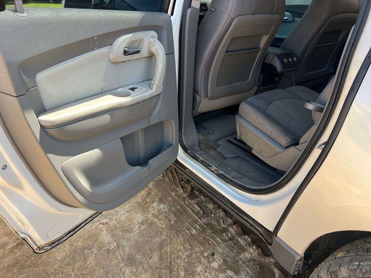 2012-chevrolet-traverse-image-22