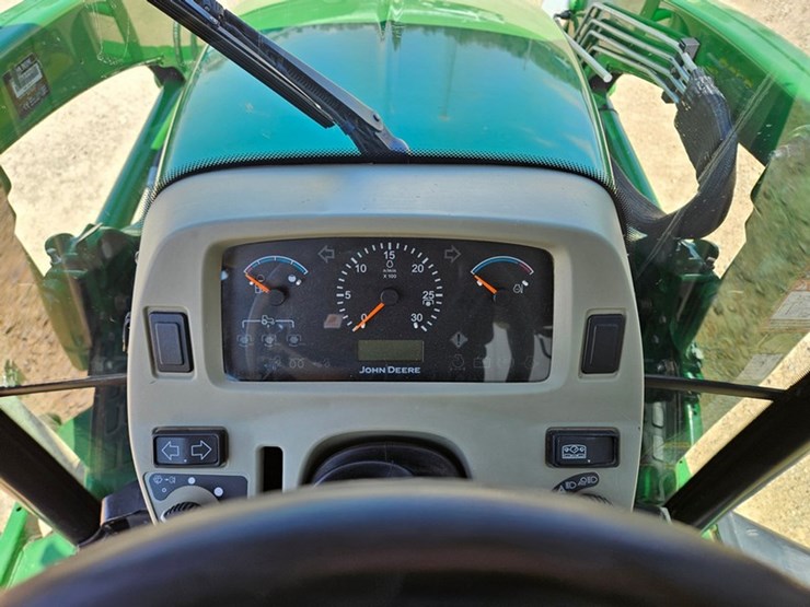 john-deere-3520-image-34