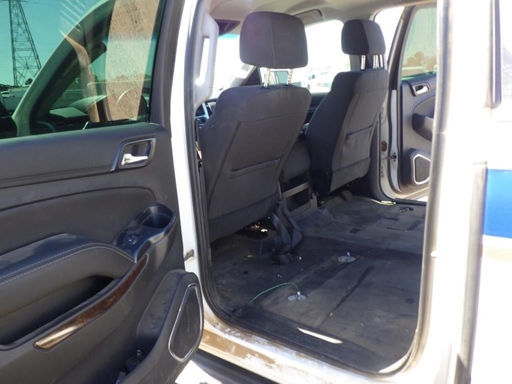 2017-chevrolet-suburban-image-7