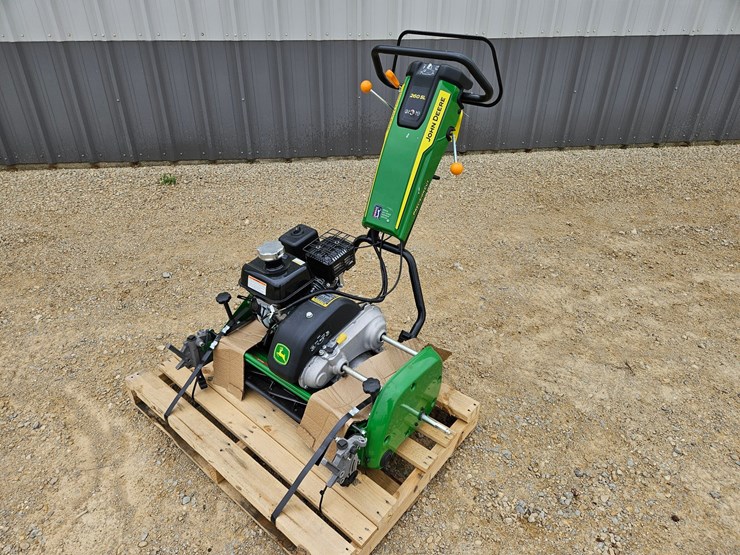 2026-john-deere-260sl-image-1