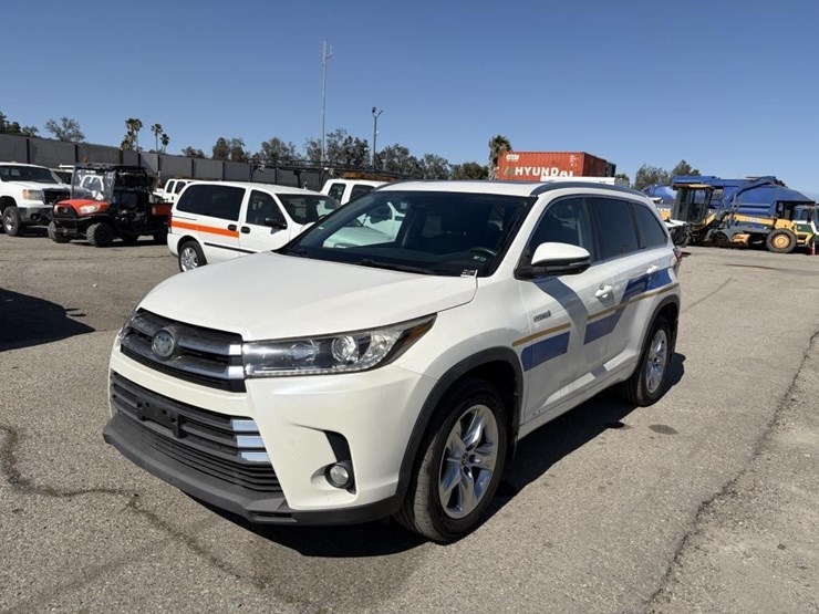 2017-toyota-highlander-image-1