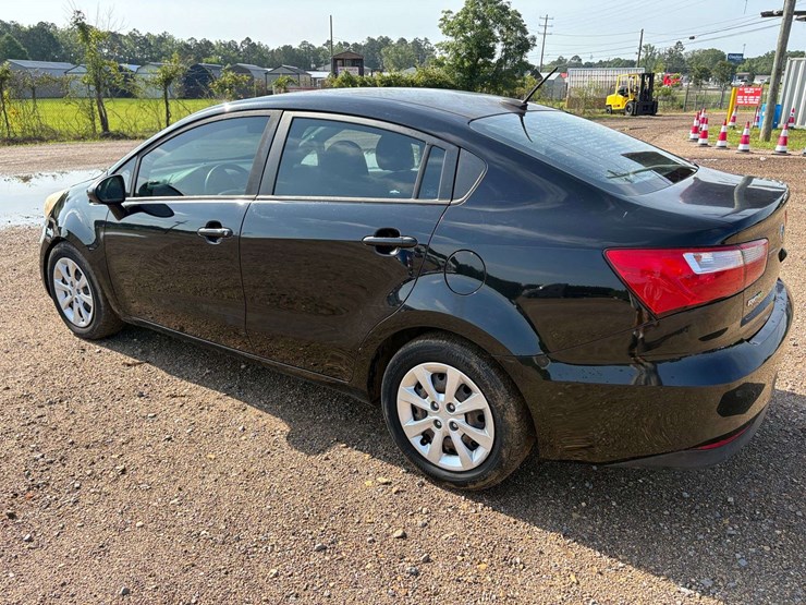 2016-kia-rio-4-door-awd-sedan-(87,338-miles)-image-2