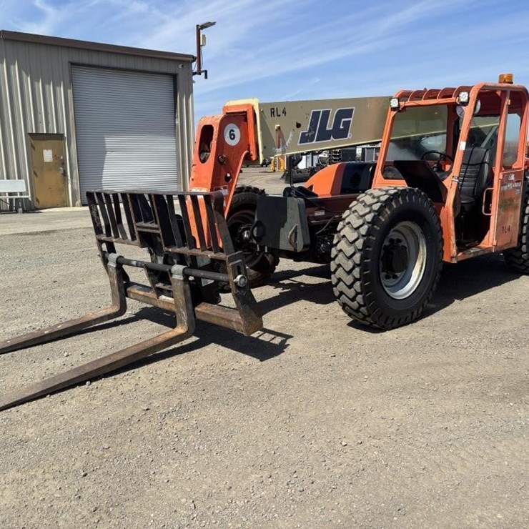 2005 JLG G6-42A