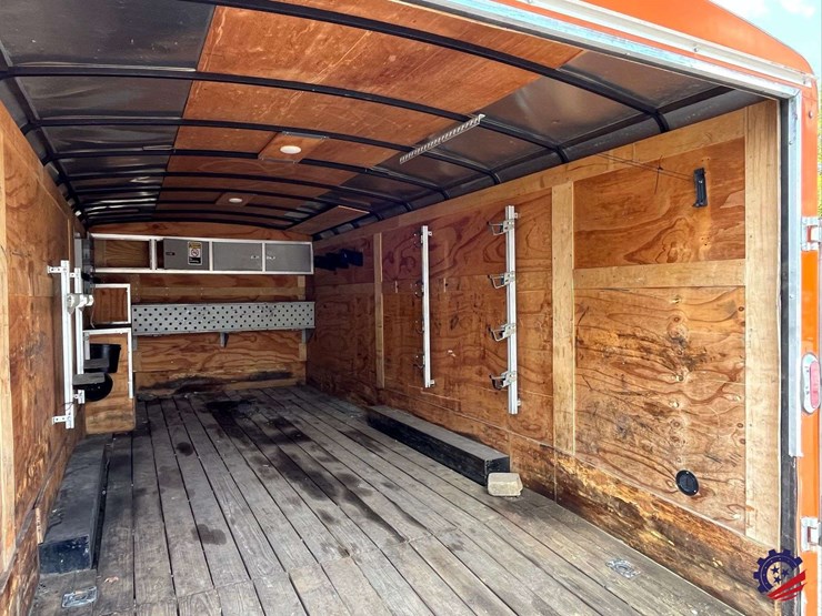 2016-sure-trac-t/a-enclosed-landscaping-tag-trailer-image-30