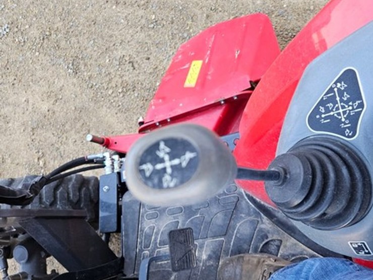 massey-ferguson-1735m-image-33