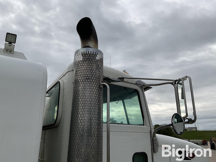 2008-peterbilt-340-image-19