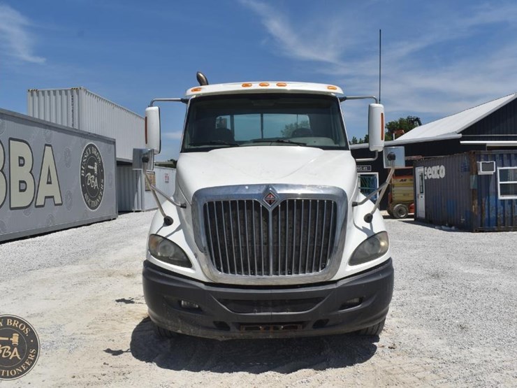 2010-international-prostar-image-8