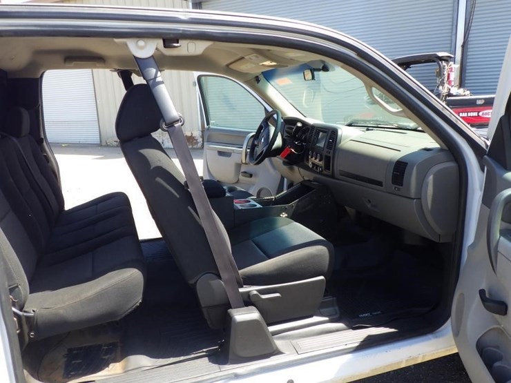 2013-chevrolet-2500hd-image-6
