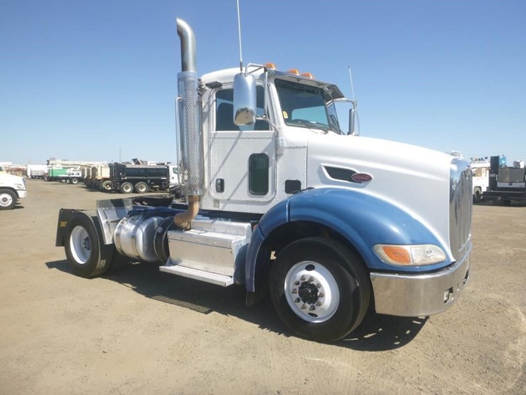 2013-peterbilt-384-image-2
