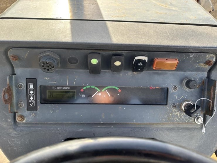 2010-deere-210lj-image-35