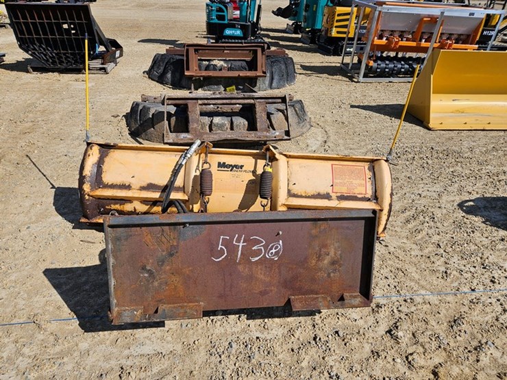#5104-•-meyer-6'6"-snow-plow-for-skid-loader-image-4