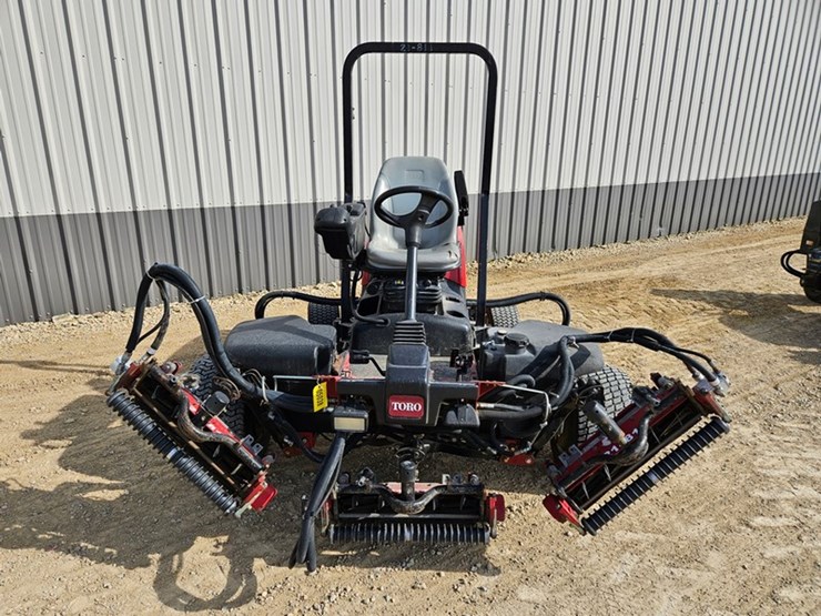 #5038-•-toro-reel-master-5210f-fairway-mower-image-8