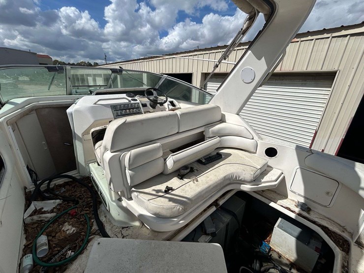 sea-ray-290-sundancer-cuddy-cabin-boat-image-11
