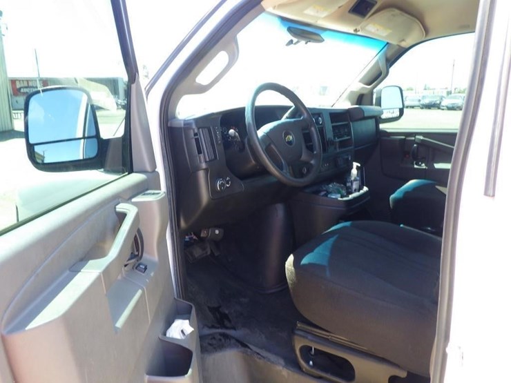 2016-chevrolet-express-3500-image-5