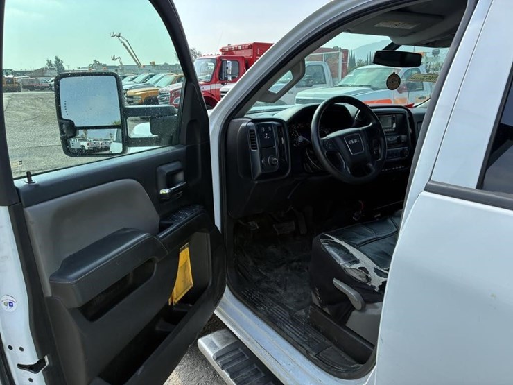 2015-gmc-3500hd-image-13