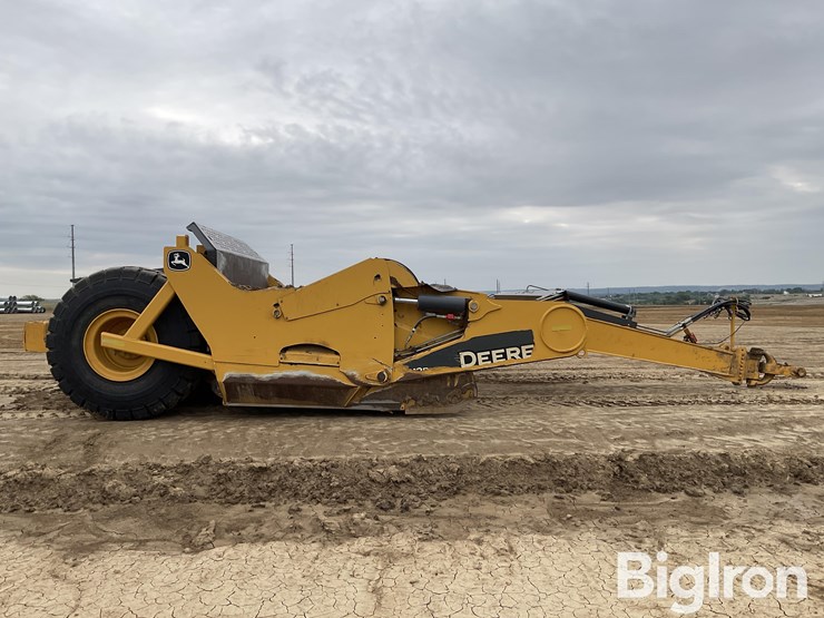 2020-deere-2412e-image-4