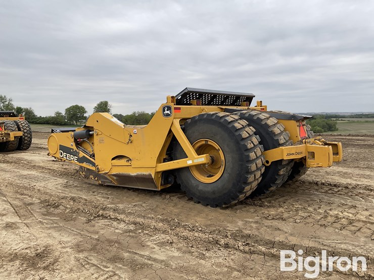 2020-deere-2412e-image-7