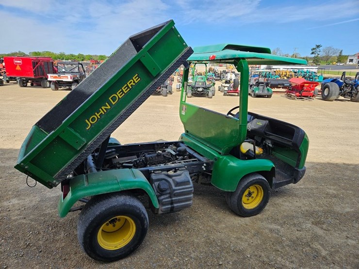 2020-john-deere-gator-image-11