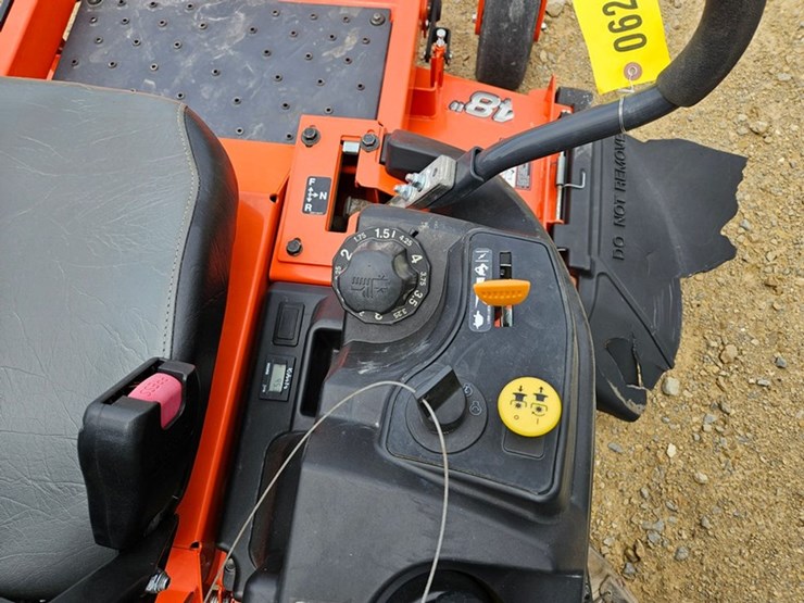 kubota-z122e-image-43