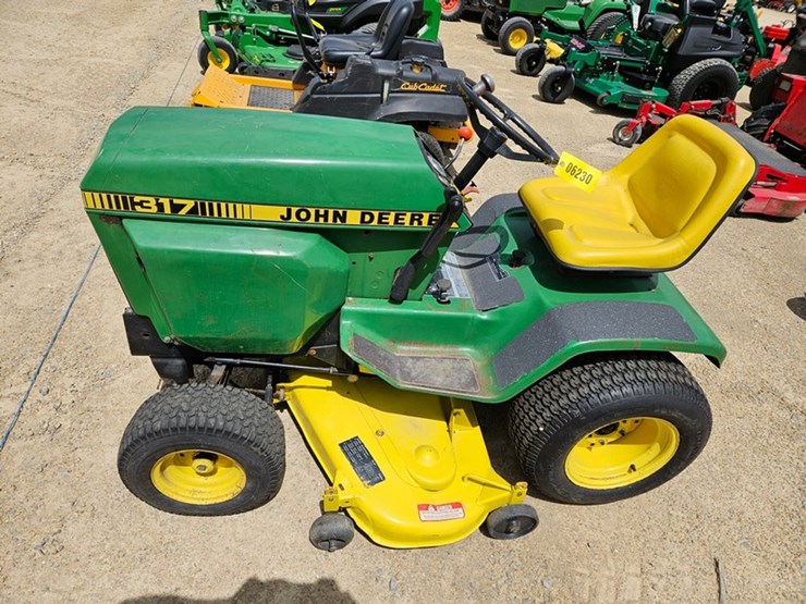john-deere-317-image-2