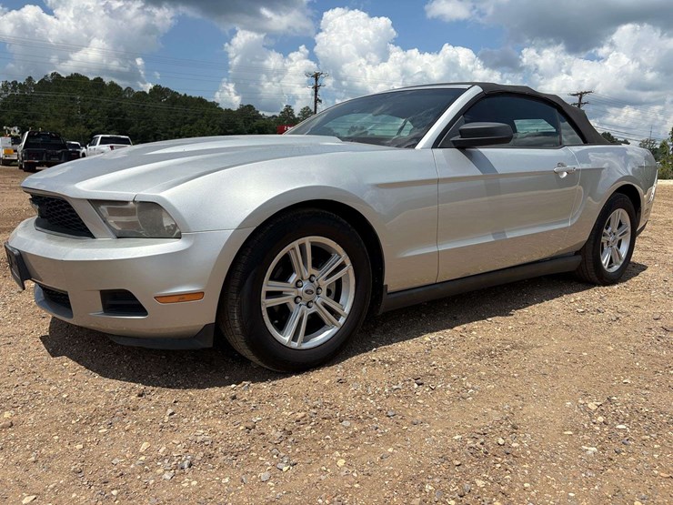 2010-ford-mustang-2-door-convertible-(117,578-miles)-image-2