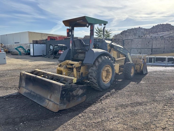 2010-deere-210lj-image-3