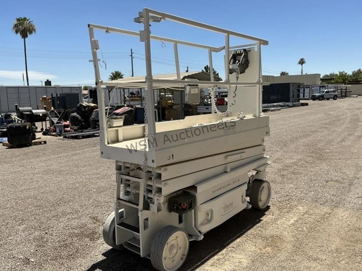 2016-jlg-2032es-image-5