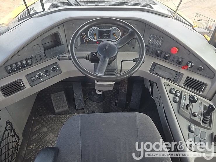 2021-volvo-a25g-image-56