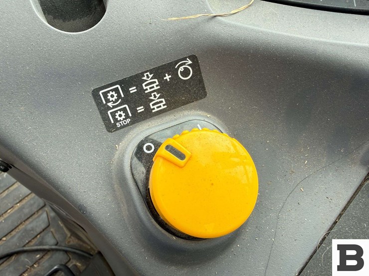 2021-kubota-m6-141-image-68