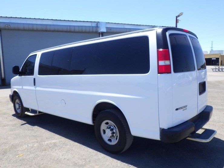 2016-chevrolet-express-3500-image-4