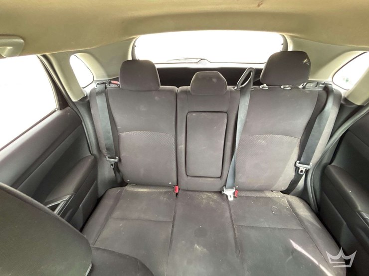 2015-mitsubishi-outlander-image-17
