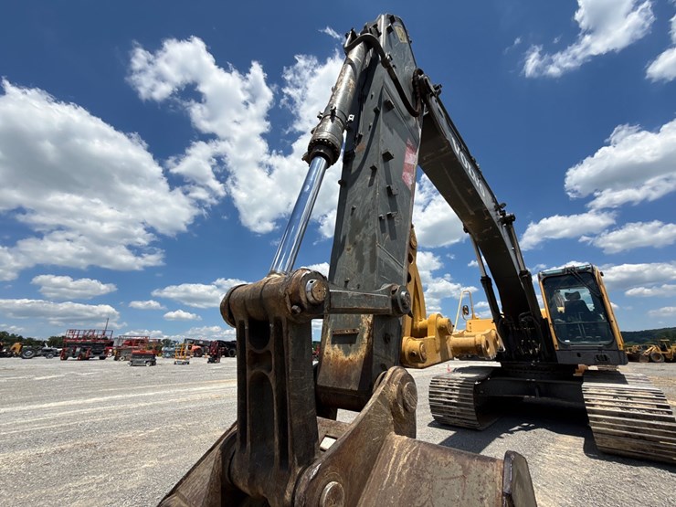 volvo-ec330b-lc-image-11