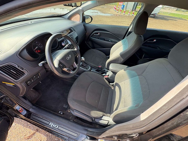 2016-kia-rio-4-door-awd-sedan-(87,338-miles)-image-12