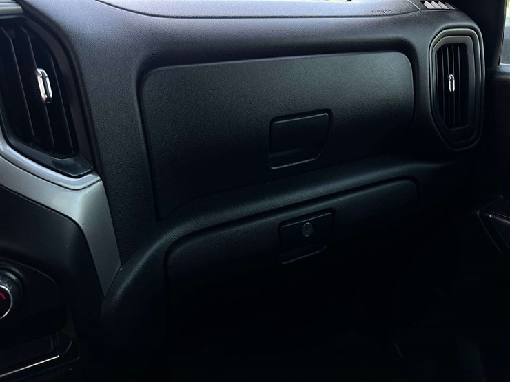 2021-chevrolet-silverado-2500-image-39