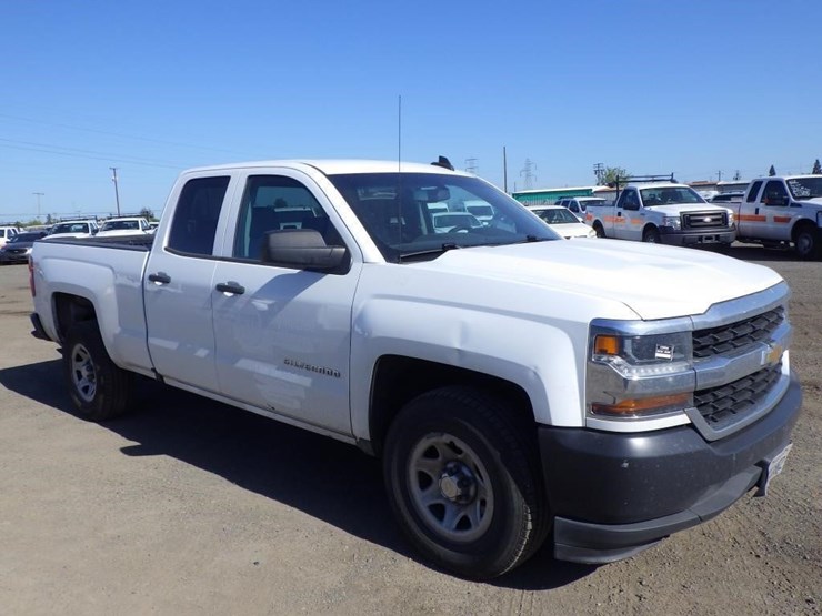 2018-chevrolet-1500-image-2