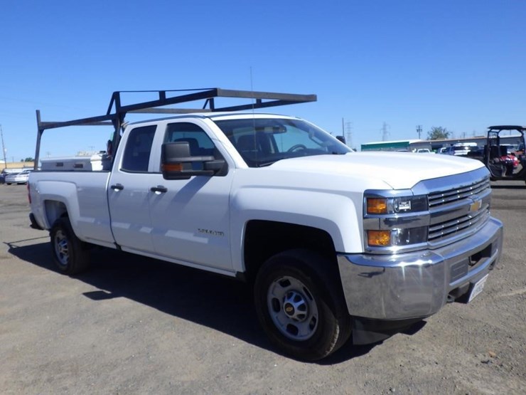 2017-chevrolet-2500hd-image-2