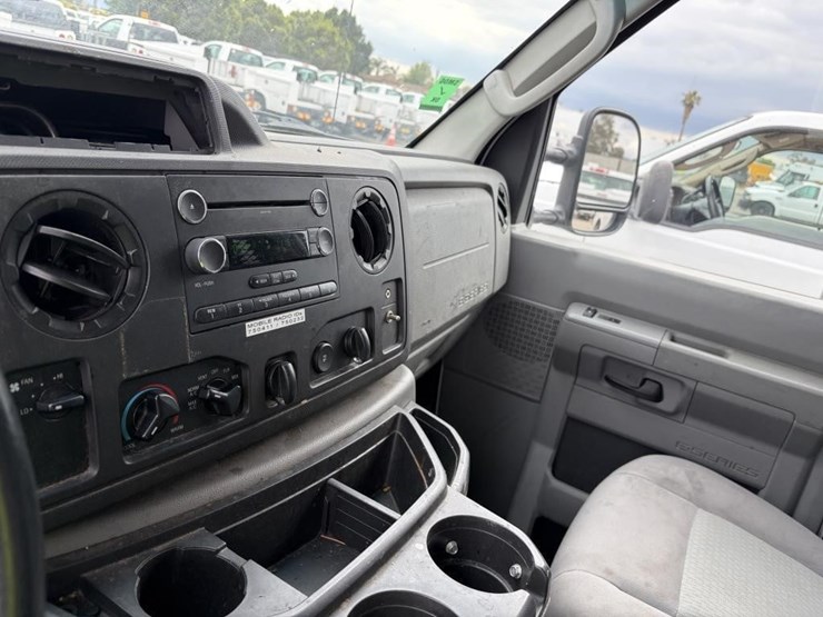 2013-ford-e350-sd-image-16