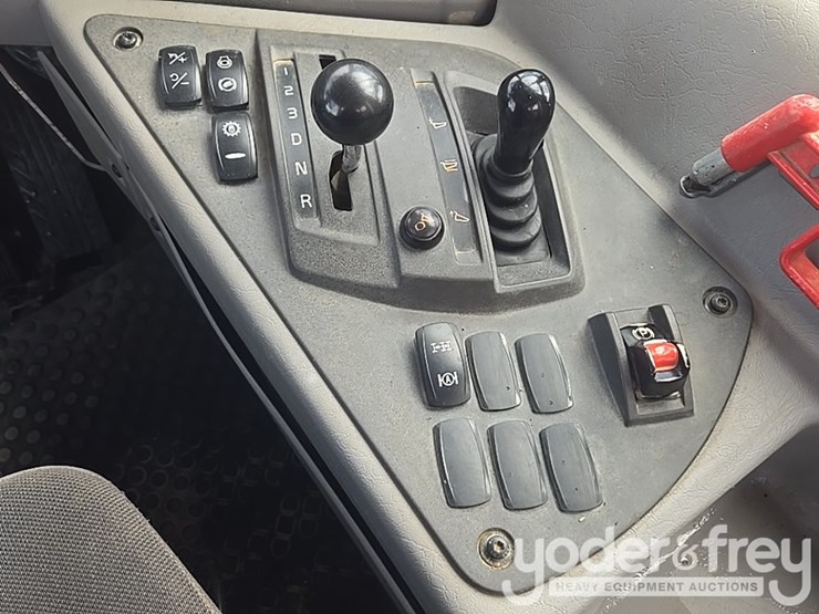 2021-volvo-a25g-image-61