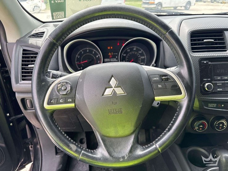 2015-mitsubishi-outlander-image-13
