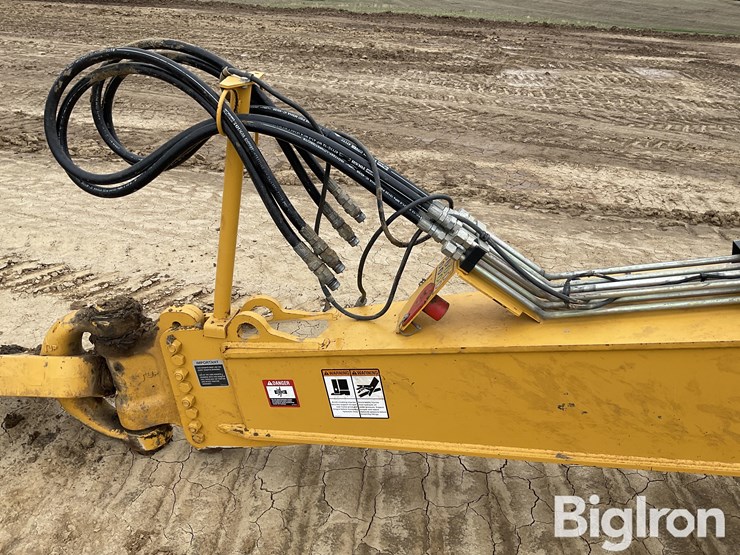 2020-deere-2412e-image-9