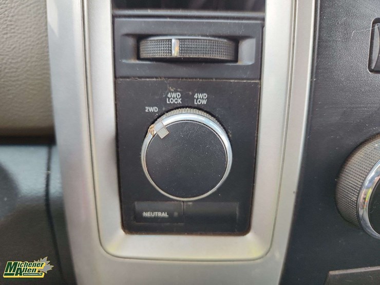 2011-dodge-3500-image-19