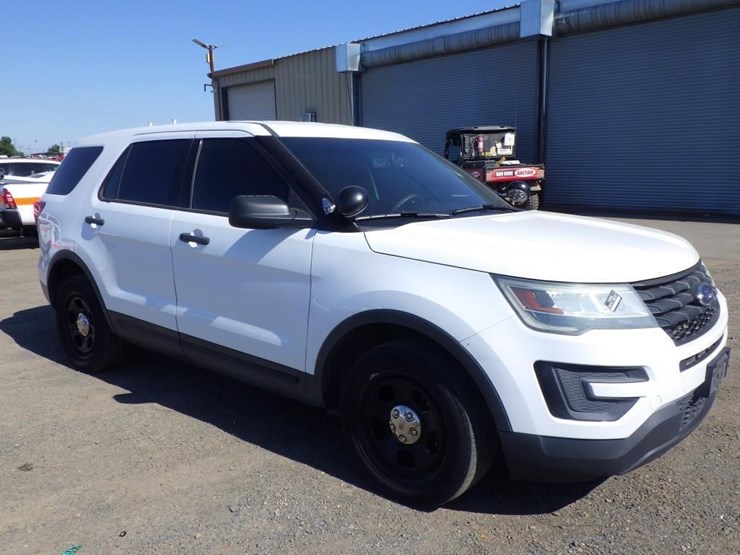 2016-ford-explorer-image-2