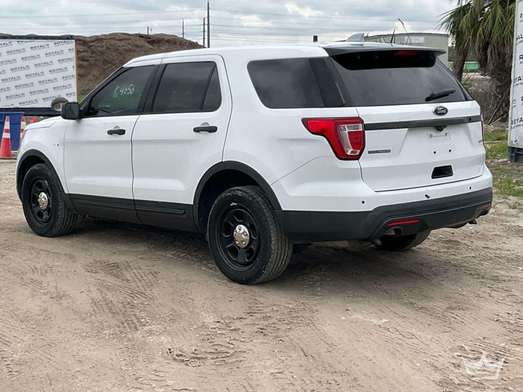 2017-ford-explorer-image-4
