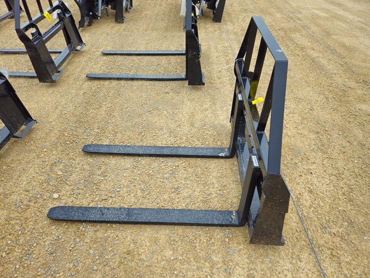 #5137-•-2026-mower-king-sa-48"-pallet-fork-image-2