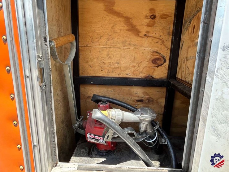 2016-sure-trac-t/a-enclosed-landscaping-tag-trailer-image-21