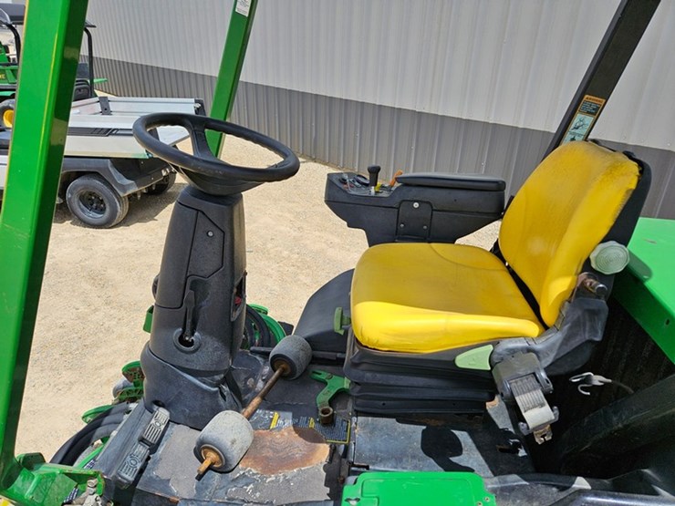 john-deere-3245c-image-17