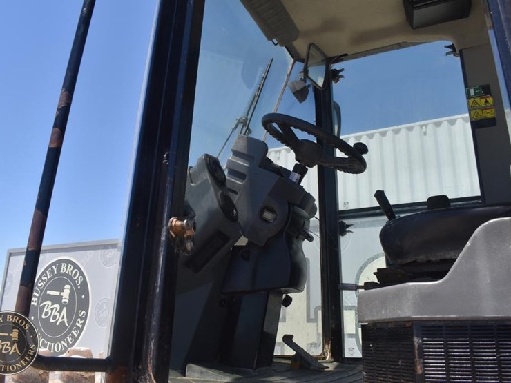 2012-caterpillar-cp56-image-49