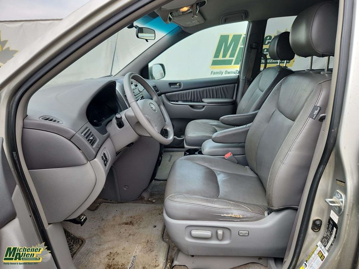 2007-toyota-sienna-le-image-14